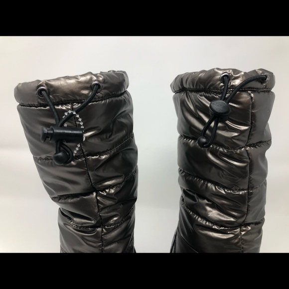 Sold! Silver Wedge Snow Boots by Cougar - Picture 4 of 8